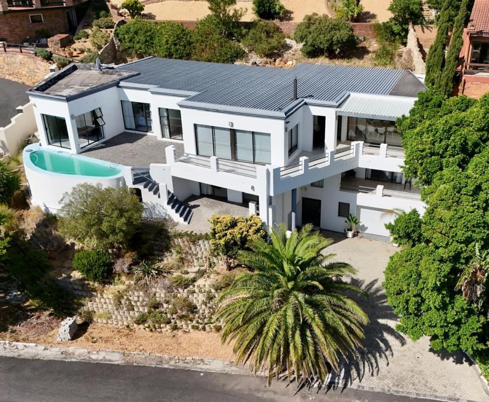 5 Bedroom House in Mountainside