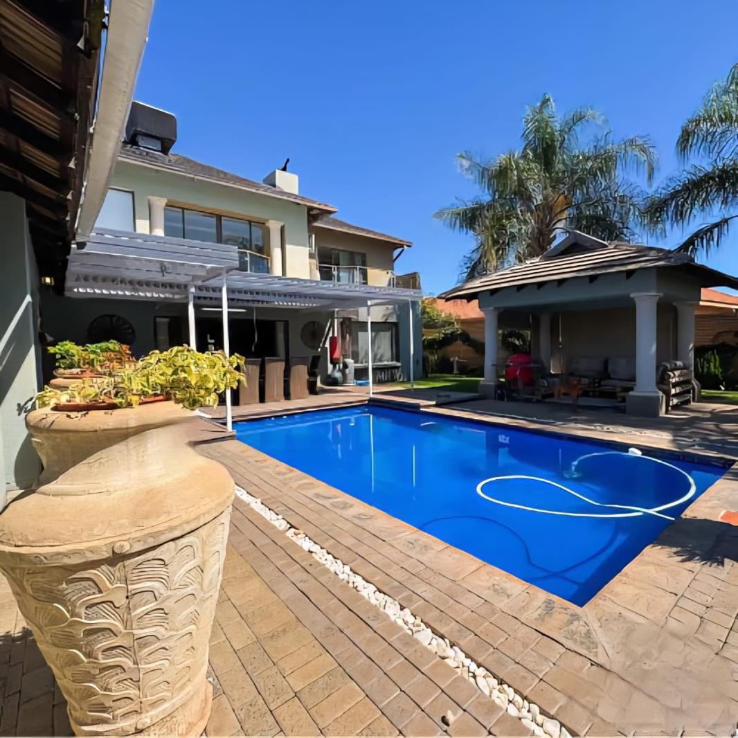 4 Bedroom House in Roylglen Gardens