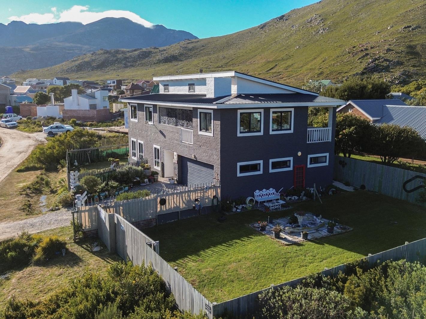3 Bedroom House in Pringle Bay