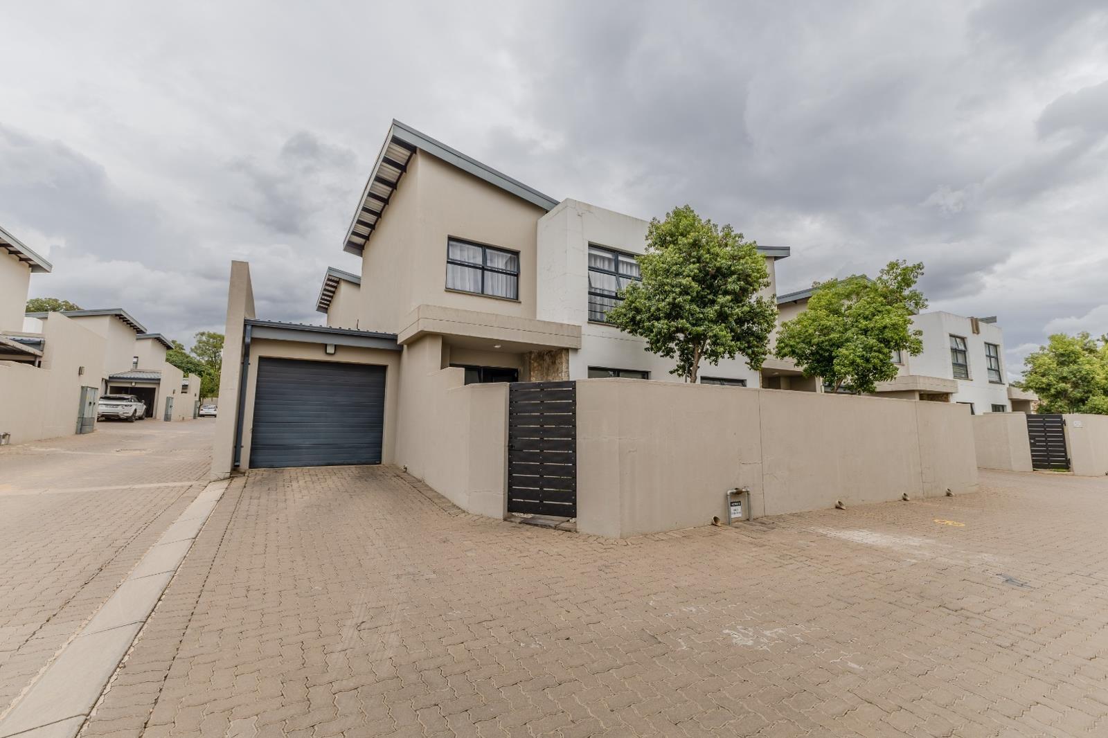 2 Bedroom Townhouse in Equestria
