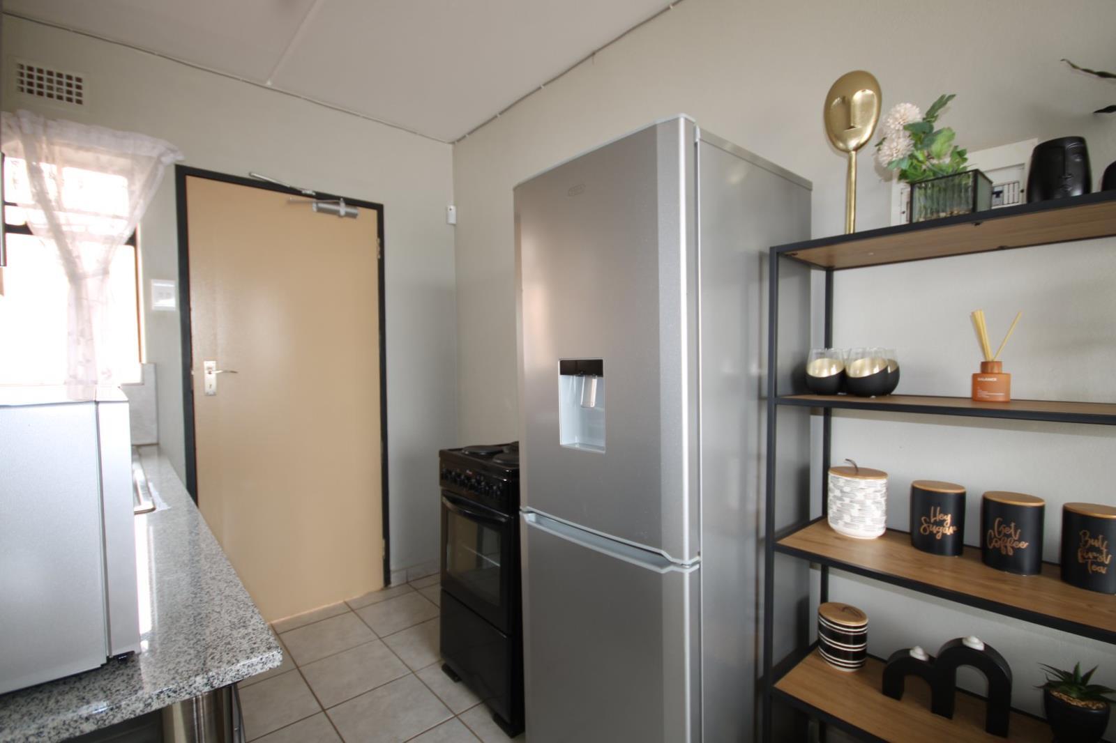 1 Bedroom Simplex in Selcourt