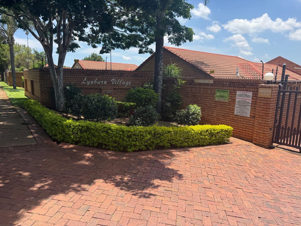 4 Bedroom Townhouse in Lynnwood Manor