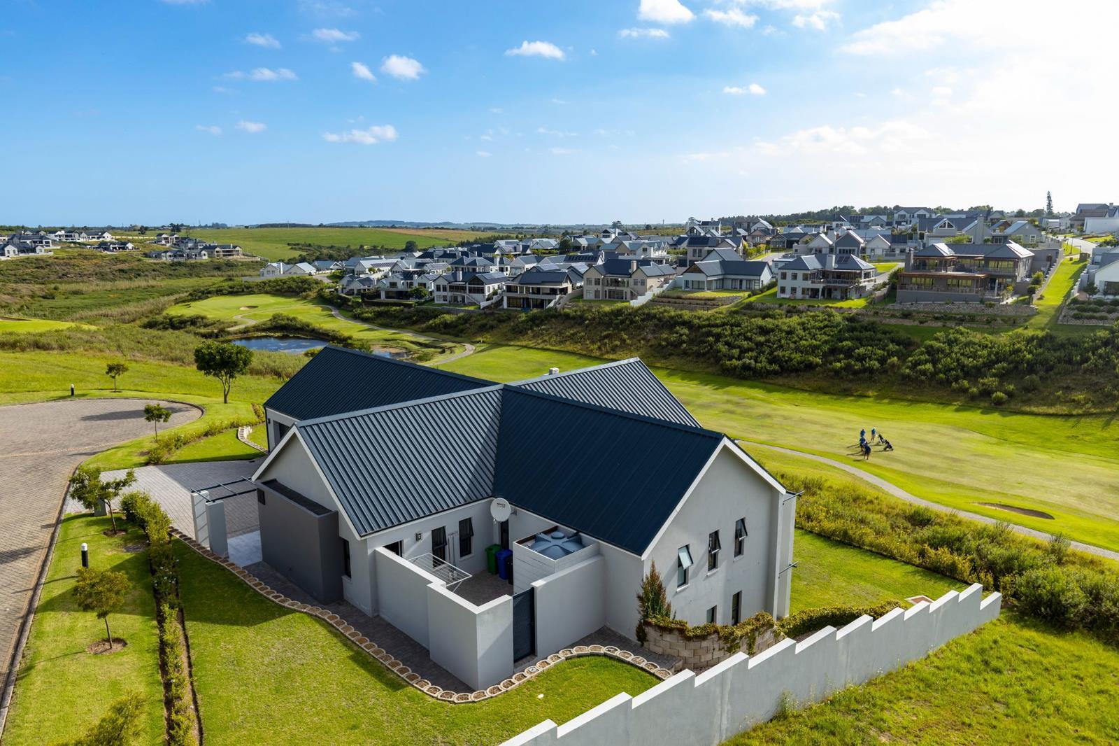 4 Bedroom House in Kingswood Golf Estate