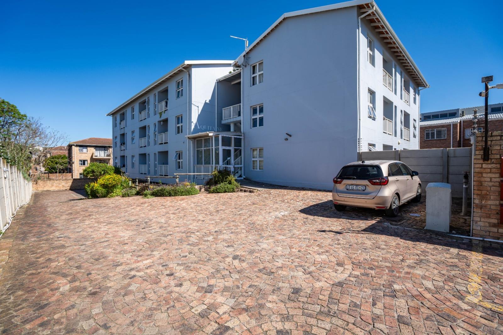 2 Bedroom Apartment in Grahamstown (Makhanda) Central