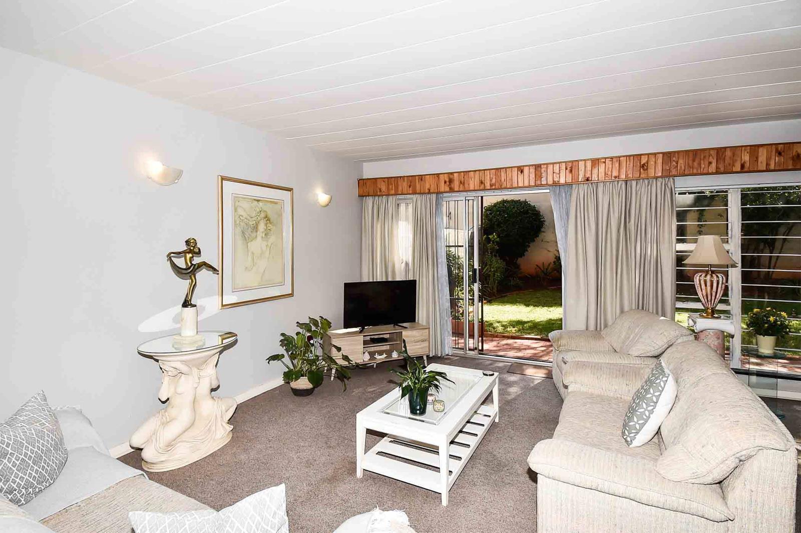 3 Bedroom Townhouse in Roodekrans