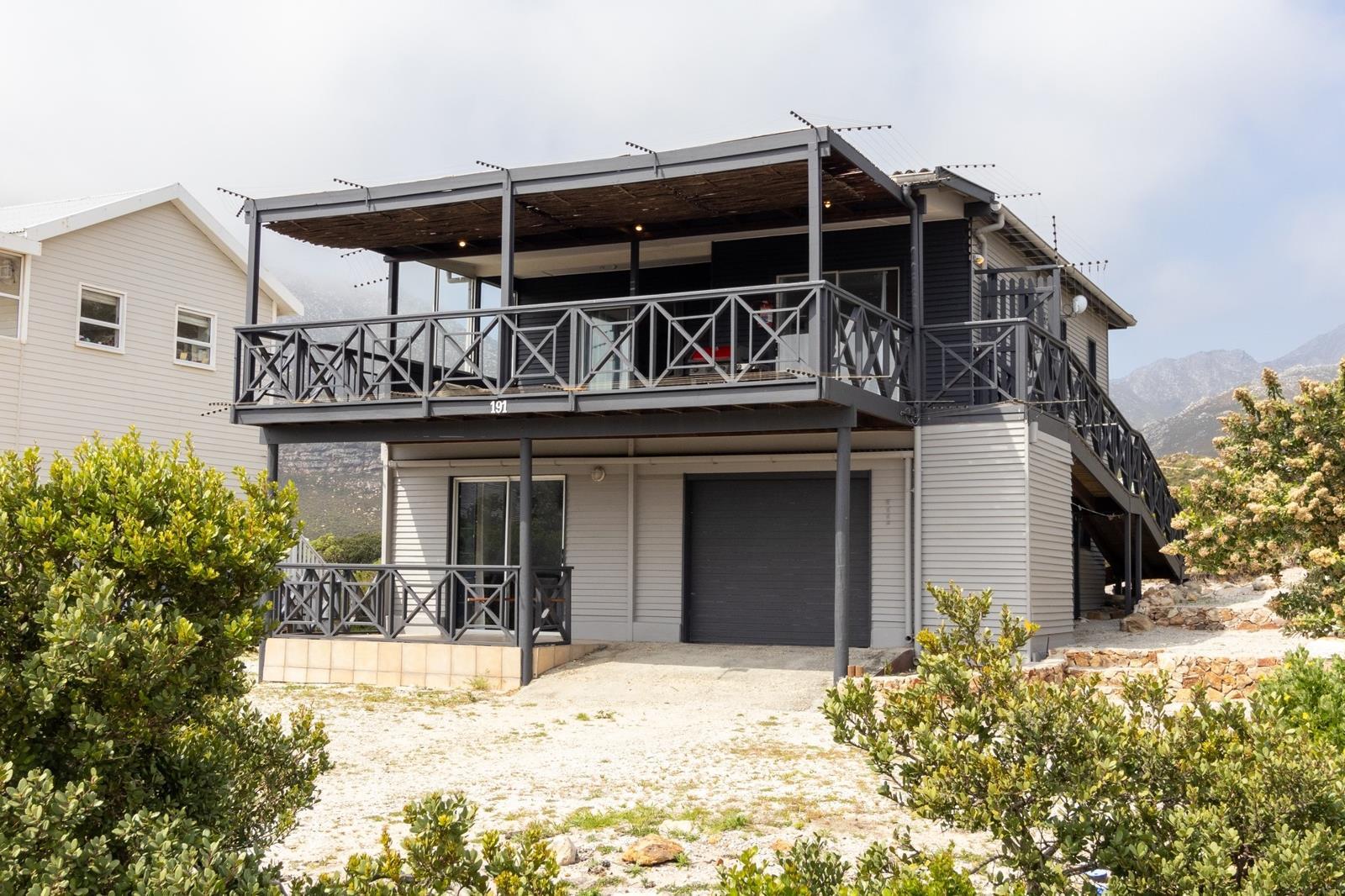 3 Bedroom House in Rooi Els