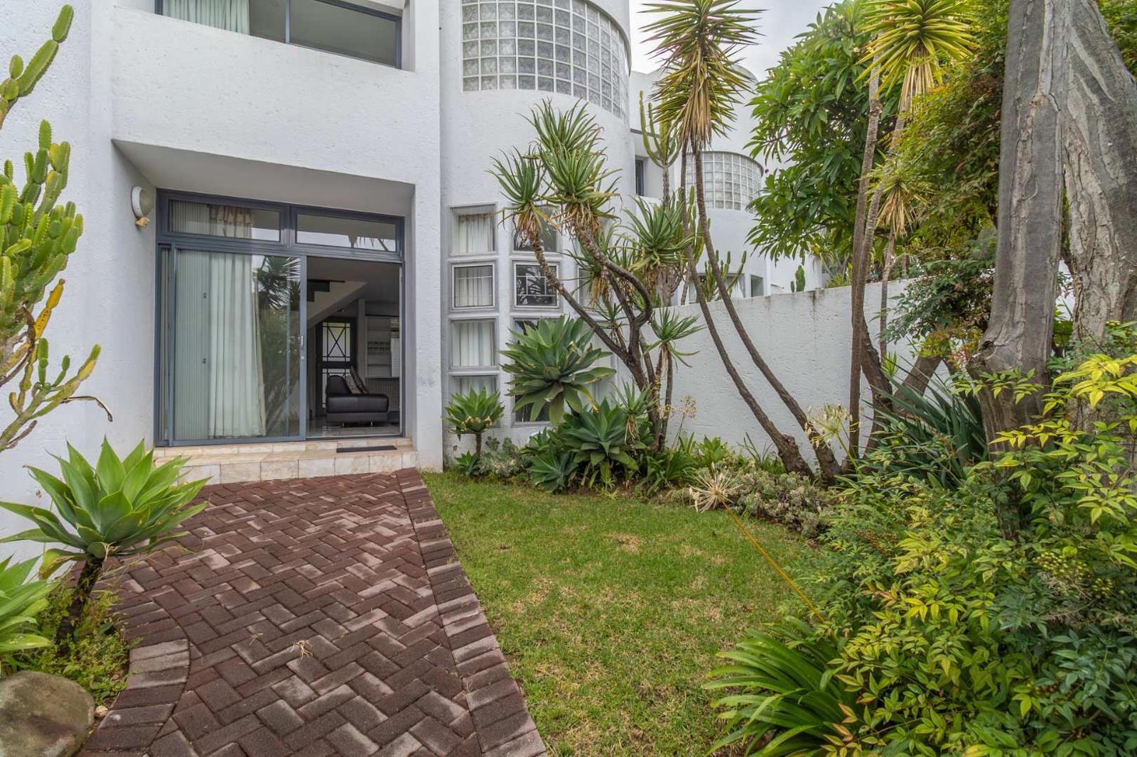 2 Bedroom Townhouse in Hurlingham Manor