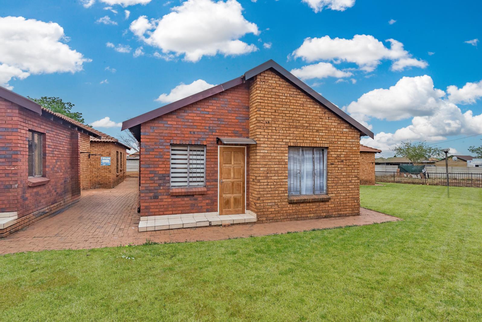 2 Bedroom House in Protea Glen