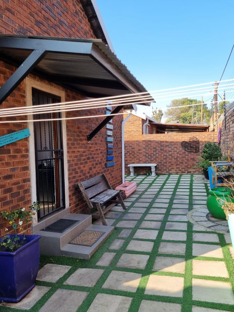 Bachelor apartment in Krugersdorp North