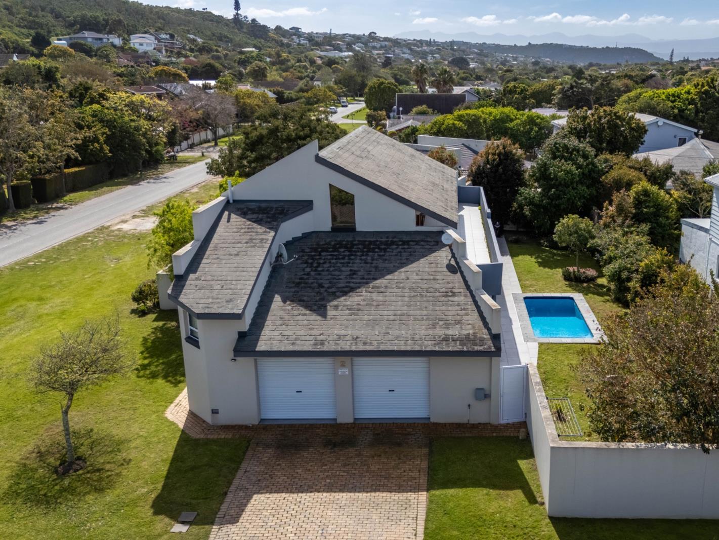5 Bedroom House in Seaside Longships
