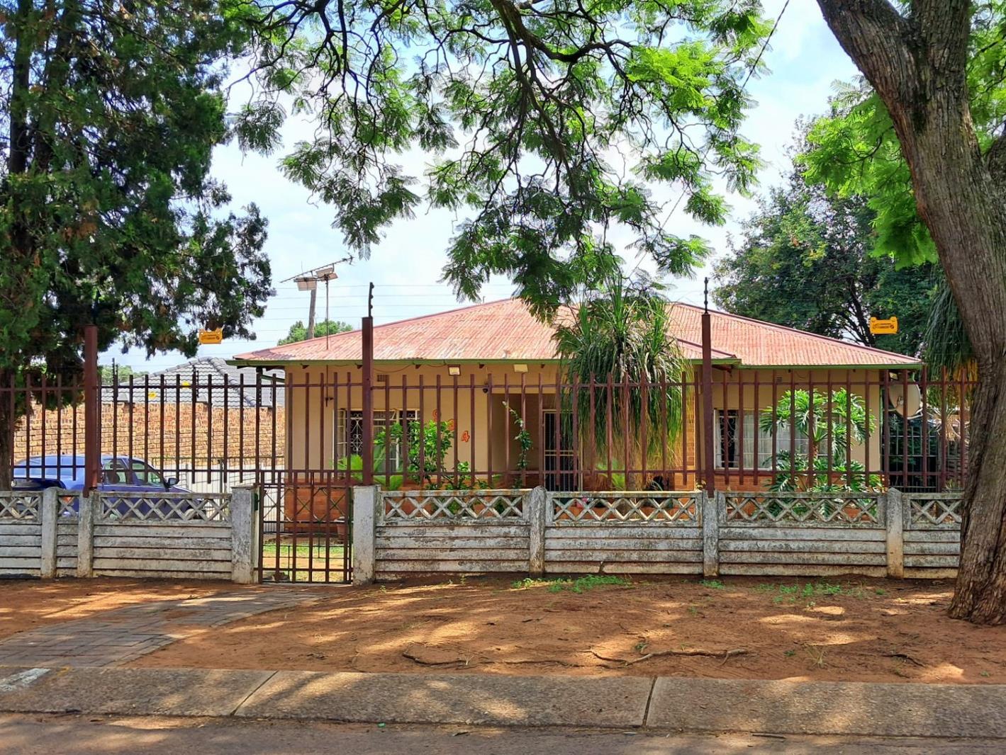 2 Bedroom House in Claremont