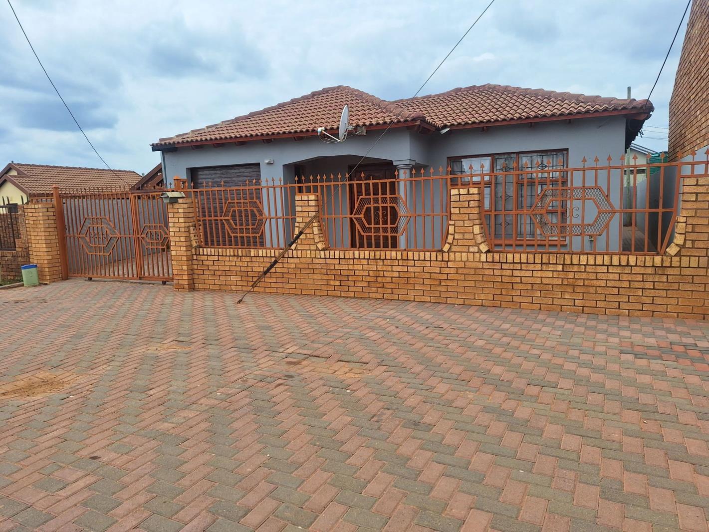 3 Bedroom House in Mahube Valley