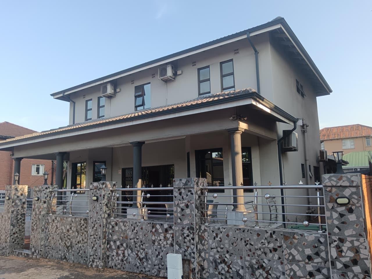 12 Bedroom House in Bulwer