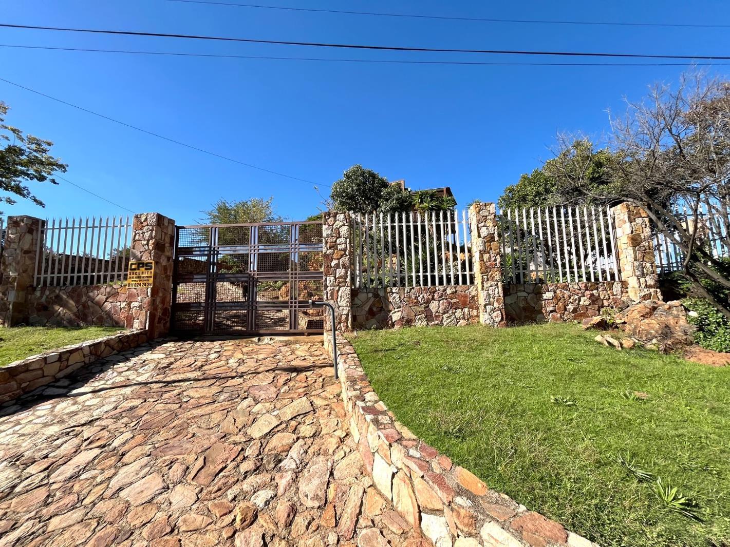 5 Bedroom House in Oakdene