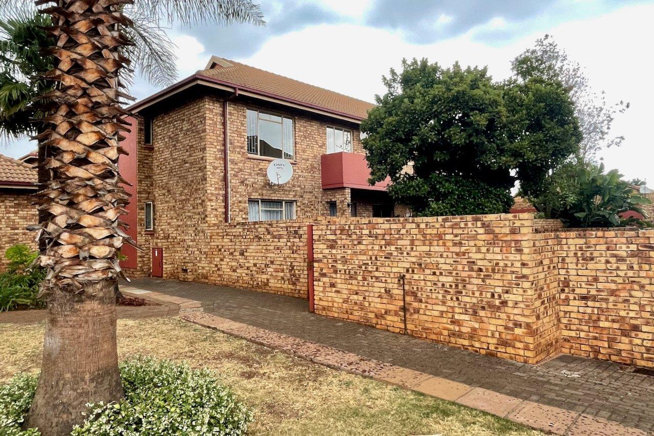 3 Bedroom Apartment in Zwartkop