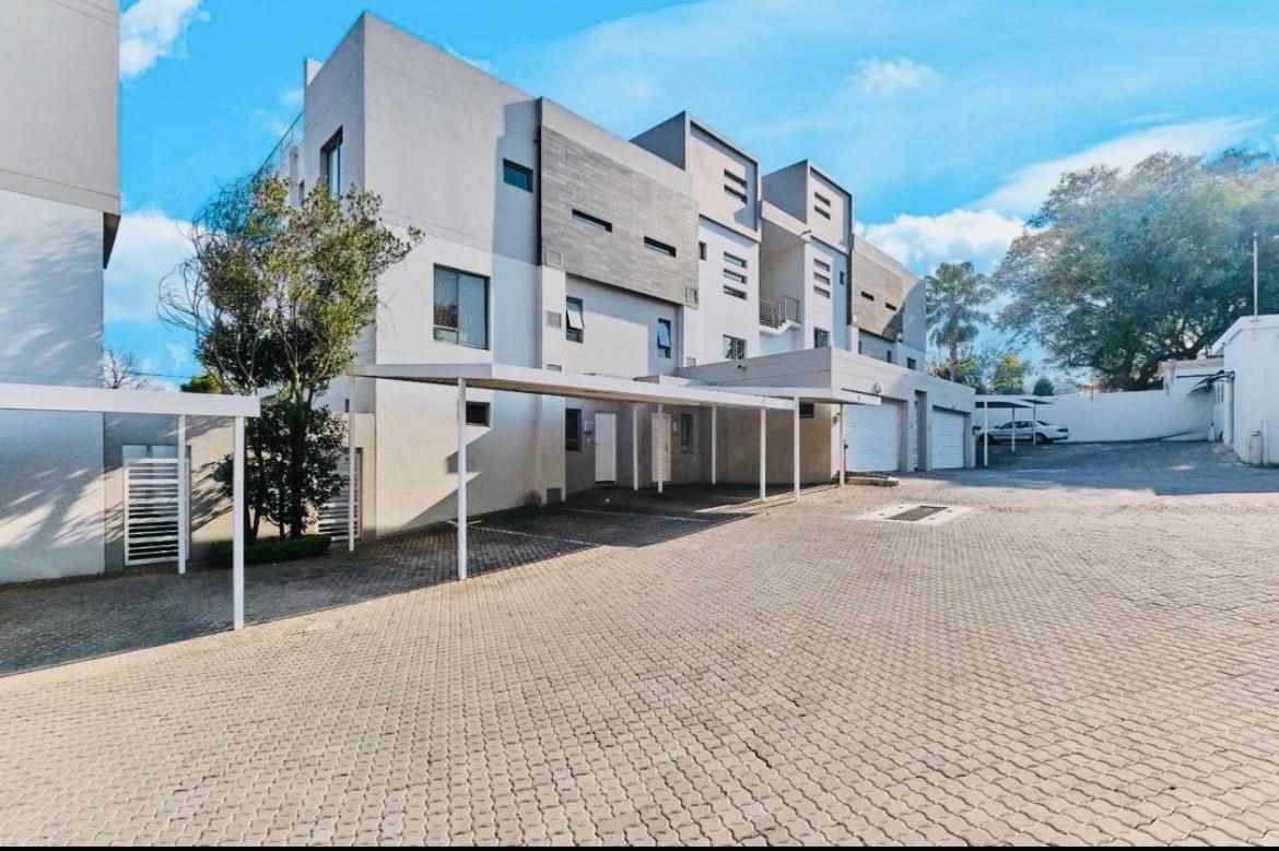 3 Bedroom Townhouse in Bryanston