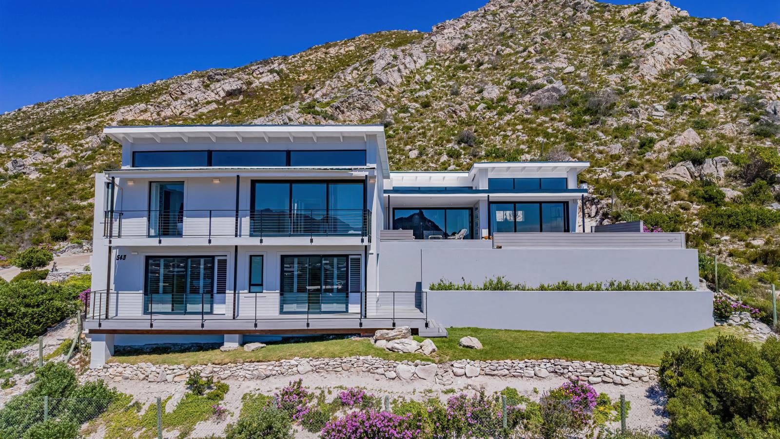 3 Bedroom House in Pringle Bay