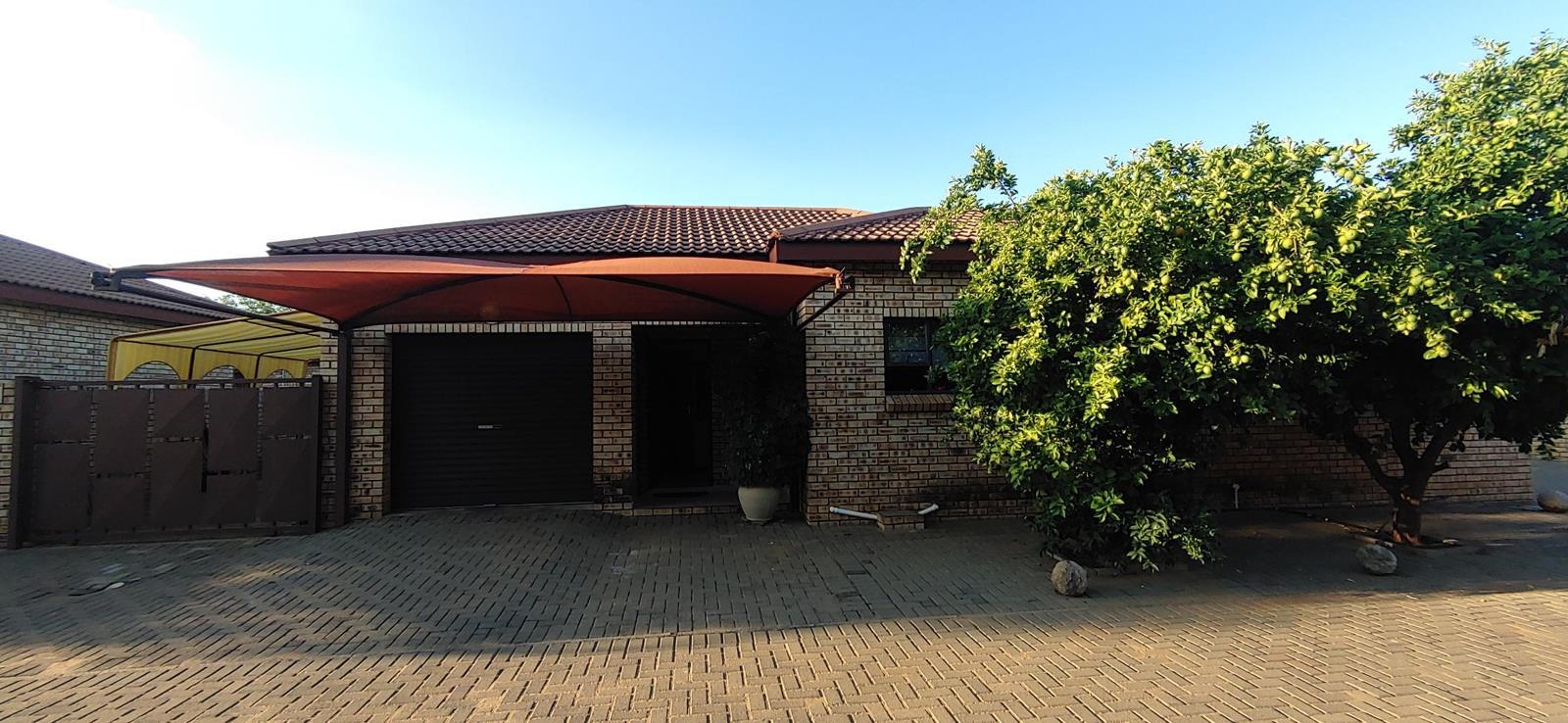2 Bedroom Townhouse in Rhodesdene