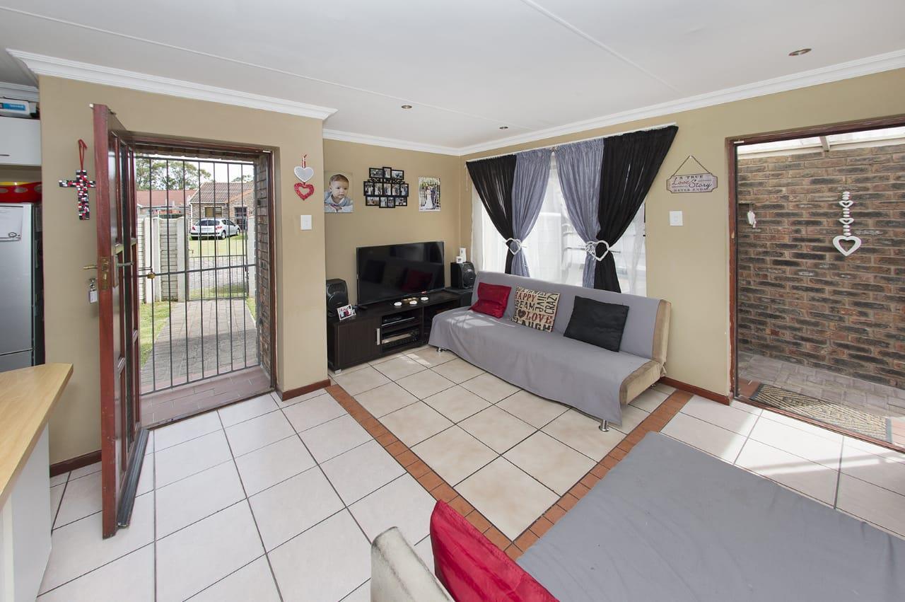 2 Bedroom Townhouse in Lorraine