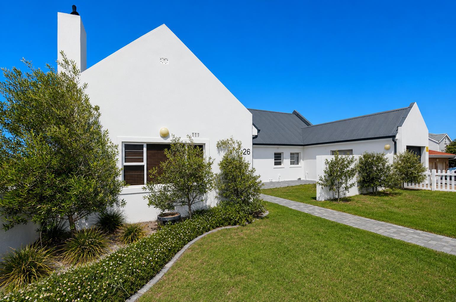4 Bedroom House in Yzerfontein