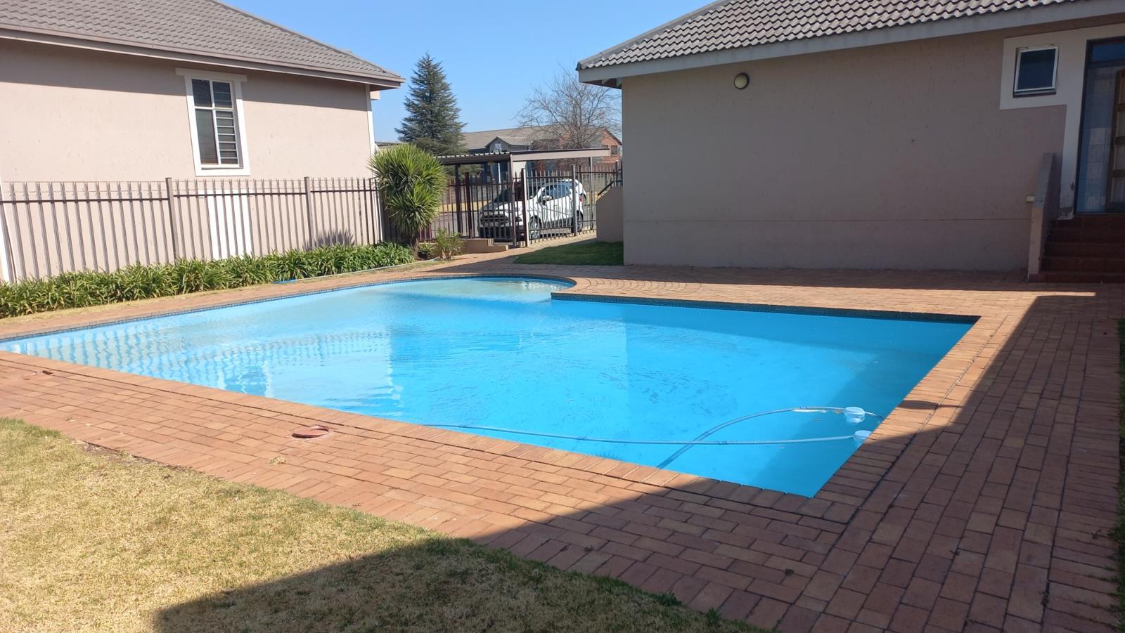 2 Bedroom Townhouse in Rembrandt Park