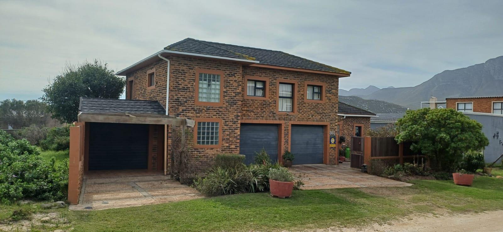 3 Bedroom House in Pringle Bay