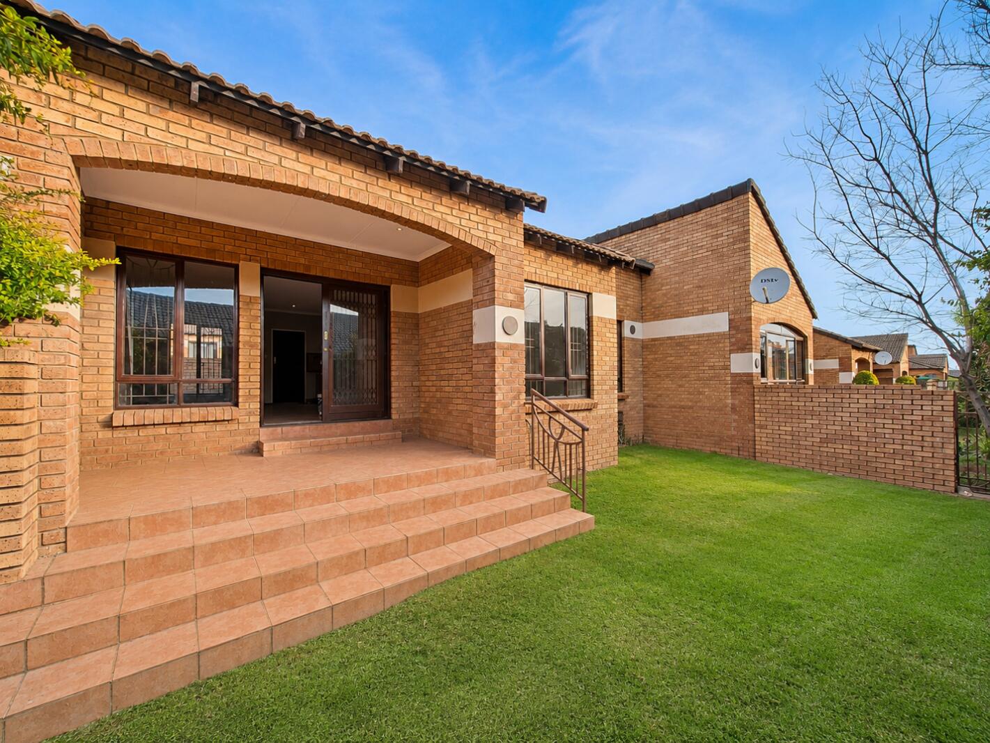 2 Bedroom Townhouse in Mooikloof Ridge