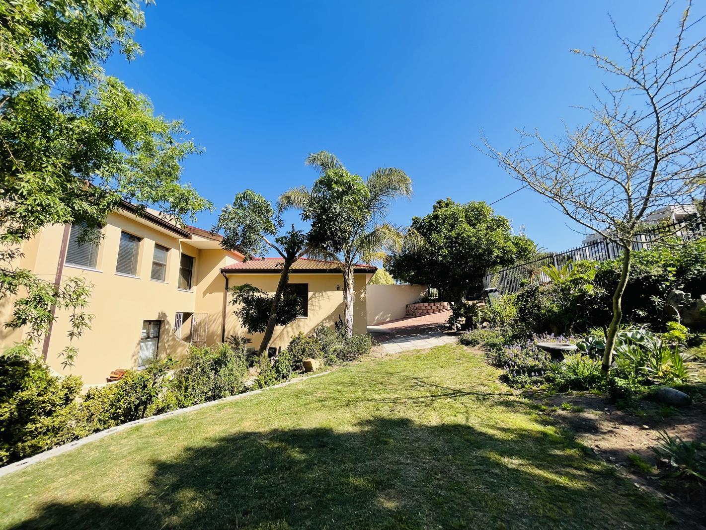 4 Bedroom House in Langerug