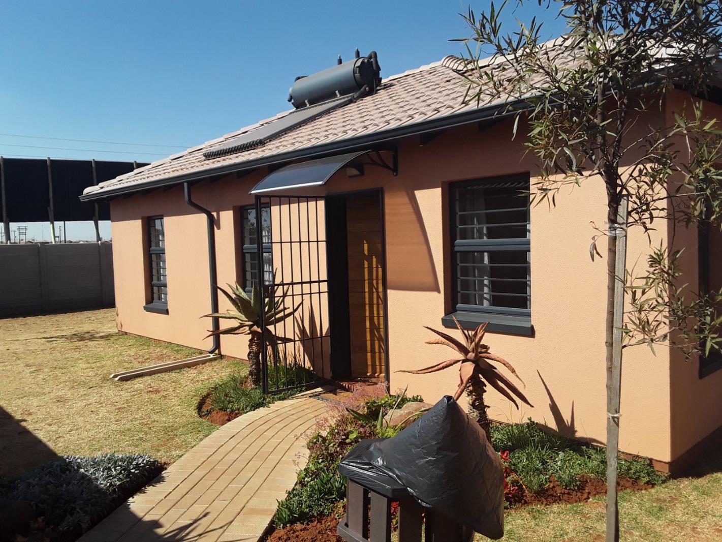2 Bedroom House in Jabulani