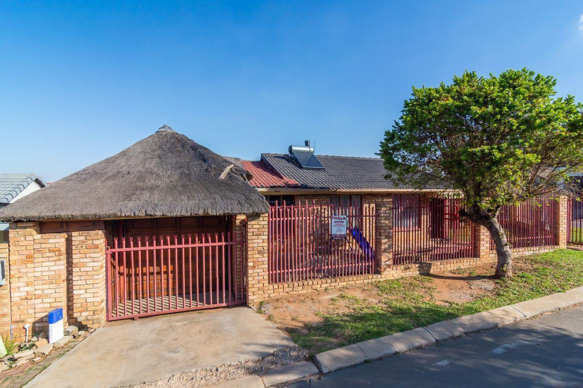 3 Bedroom House in Grobler Park
