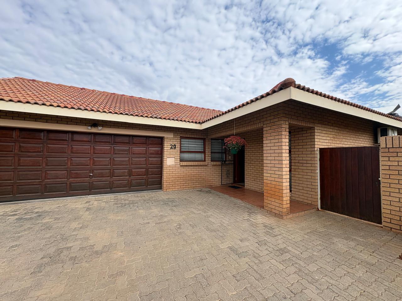3 Bedroom Townhouse in Royldene