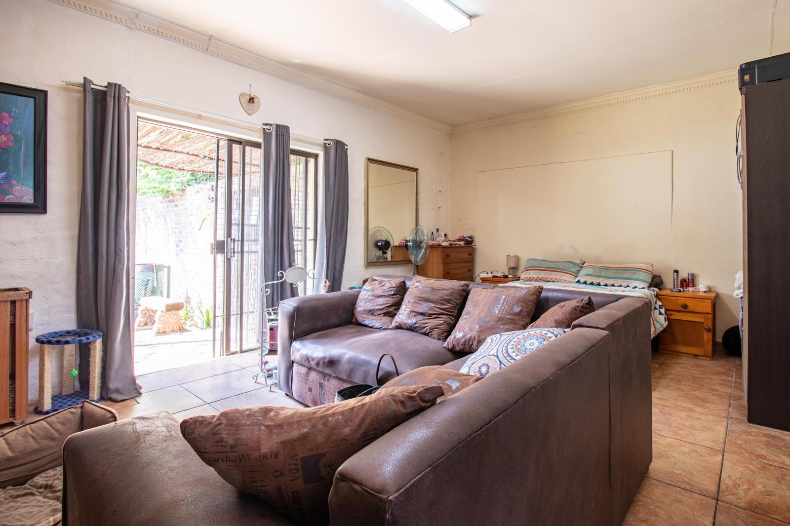 2 Bedroom Flat in Wierda Park Ext 1
