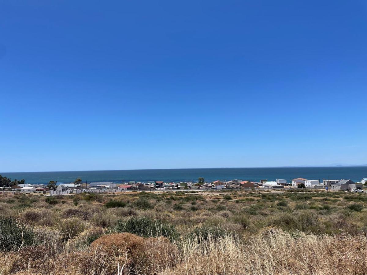 470 m² Land available in St Helena Views