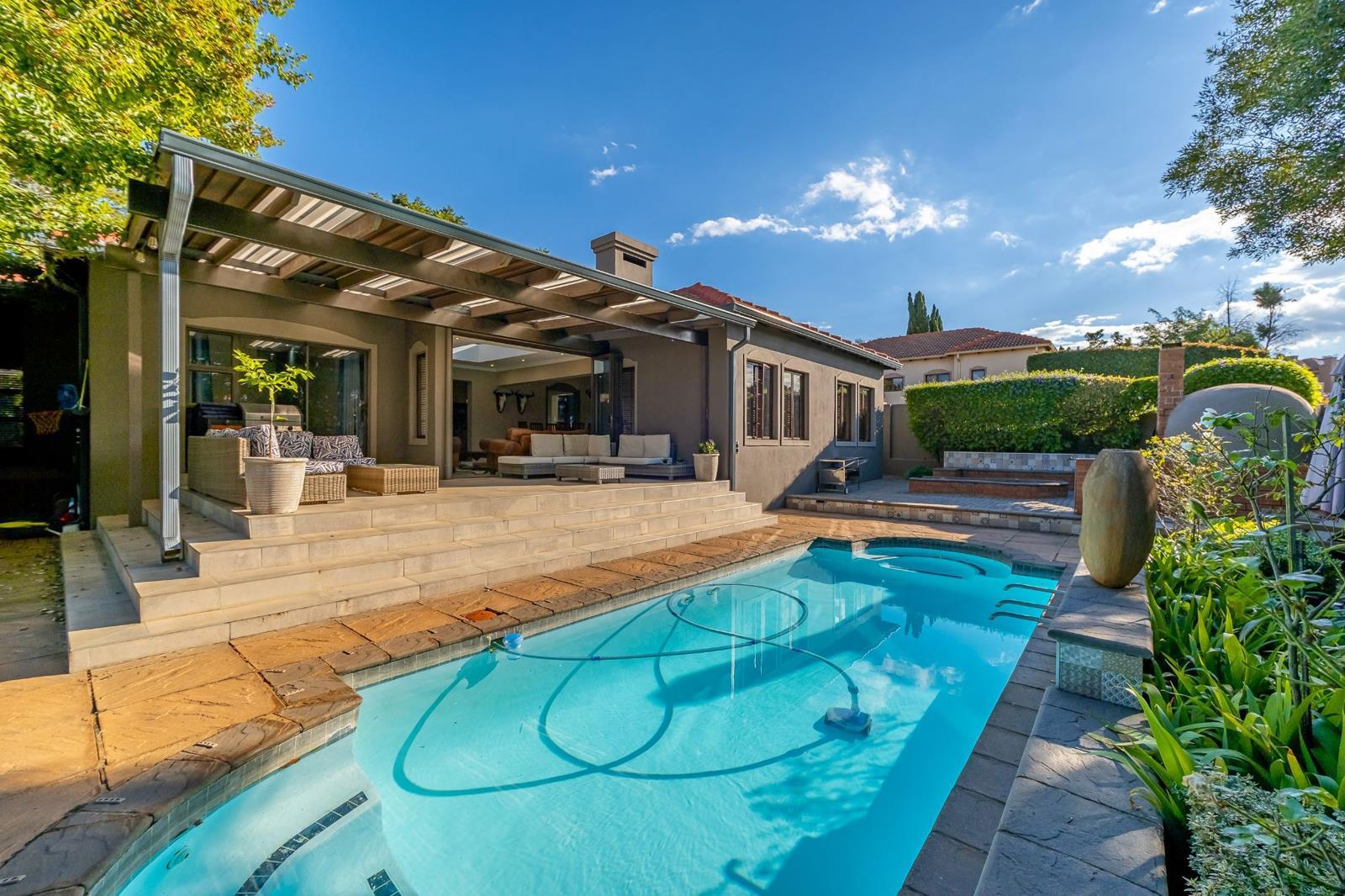 4 Bedroom House in Noordheuwel