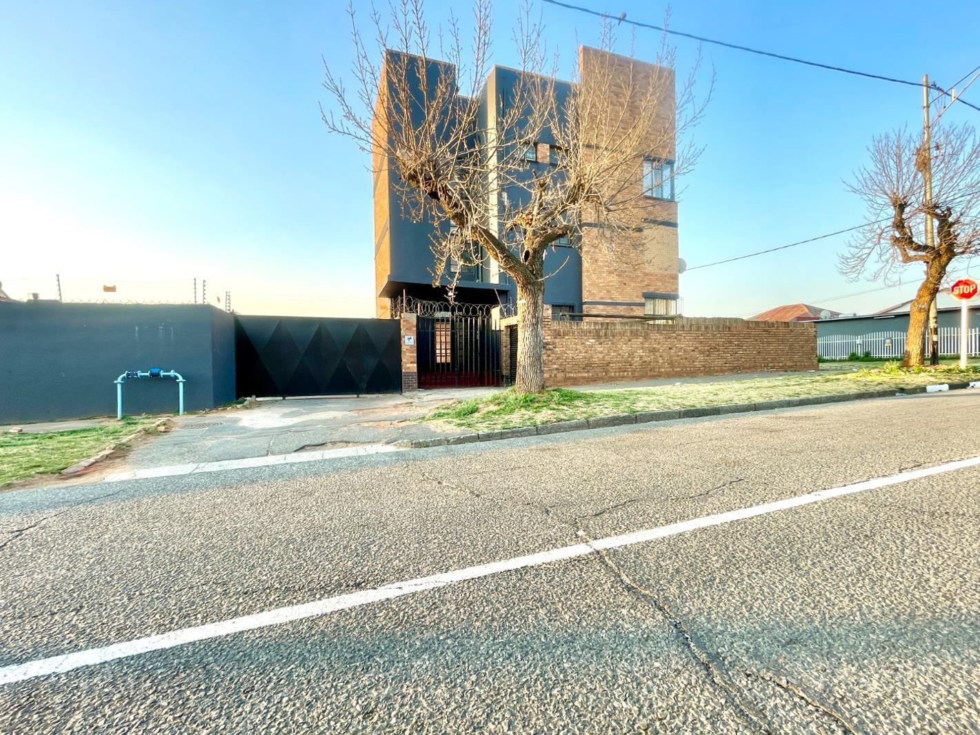 1.5 Bedroom Apartment in Forest Hill