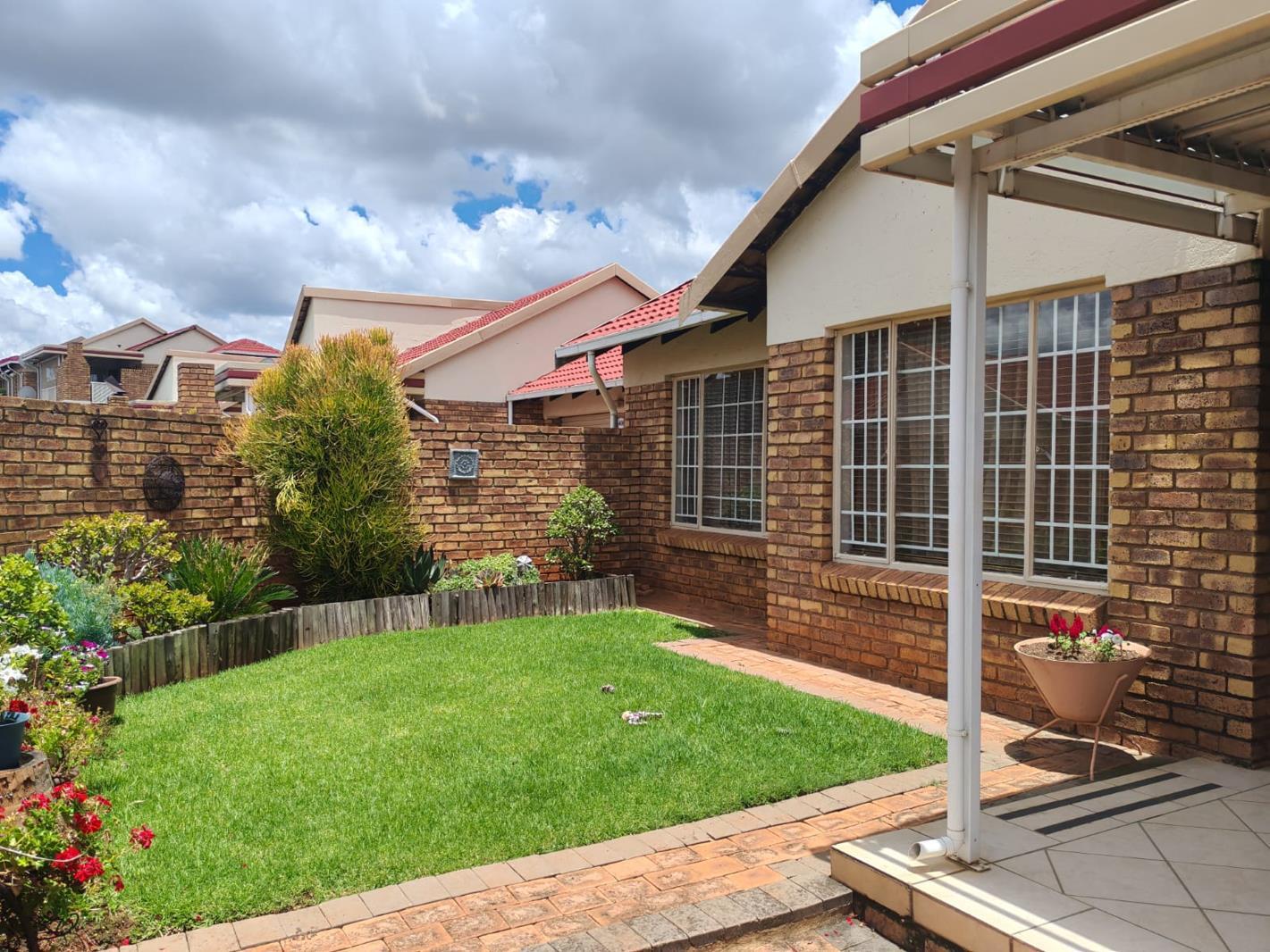 2 Bedroom Townhouse in Eldoraigne