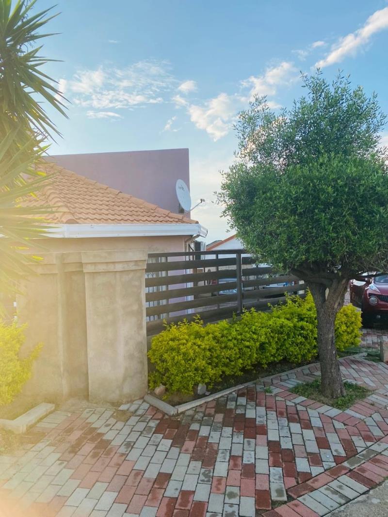 3 Bedroom House in Klipfontein View