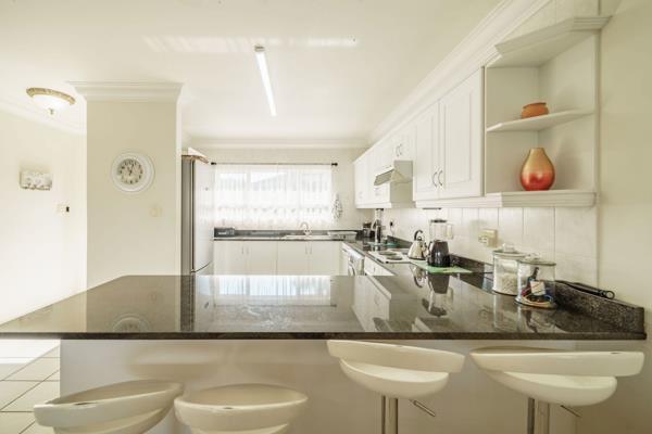 4 Bedroom Apartment in Willard Beach