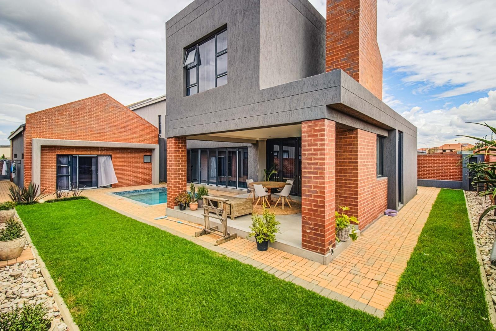 5 Bedroom House in Glen Marais