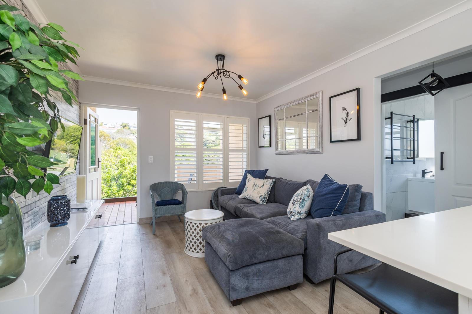 2 Bedroom Apartment in Seaside Longships