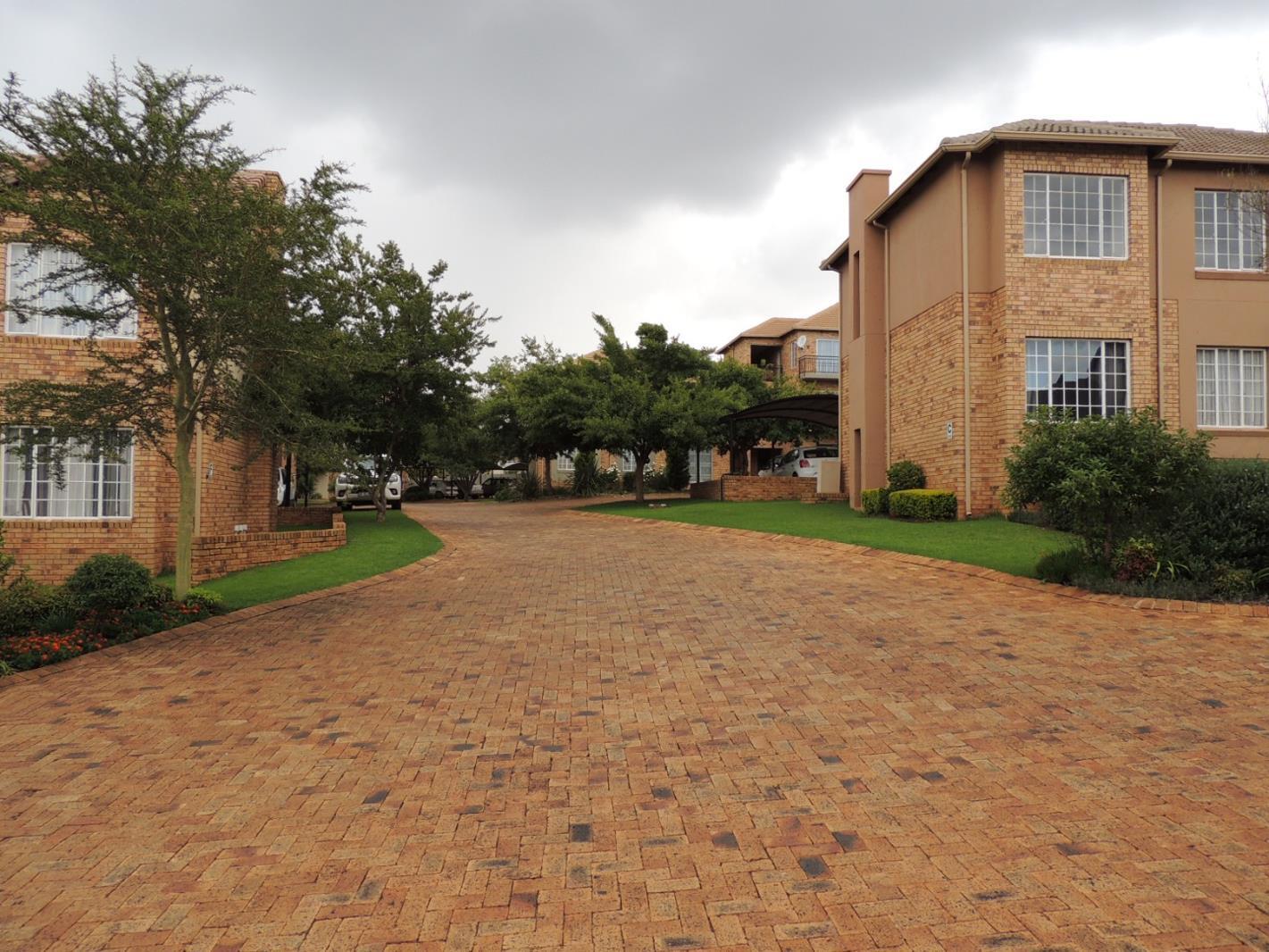 3 Bedroom Townhouse in Noordheuwel