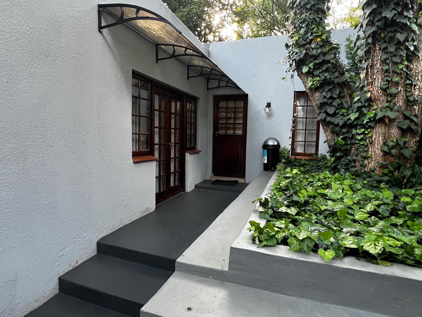 1 Bedroom Garden Cottage in Westdene