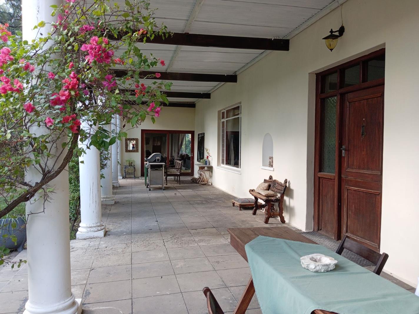 10 Bedroom House in Graaff Reinet