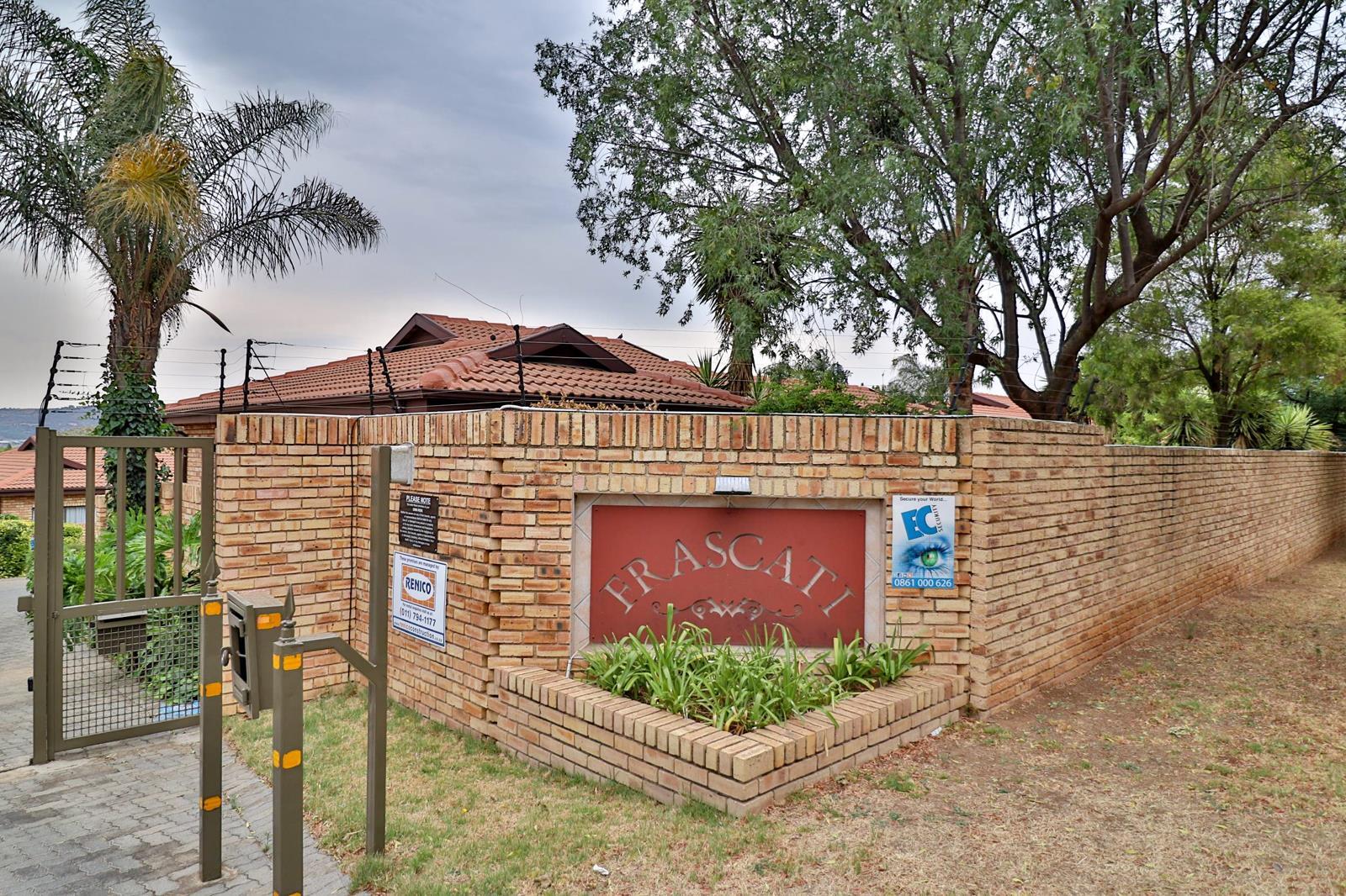 1 Bedroom Simplex in Sunward Park