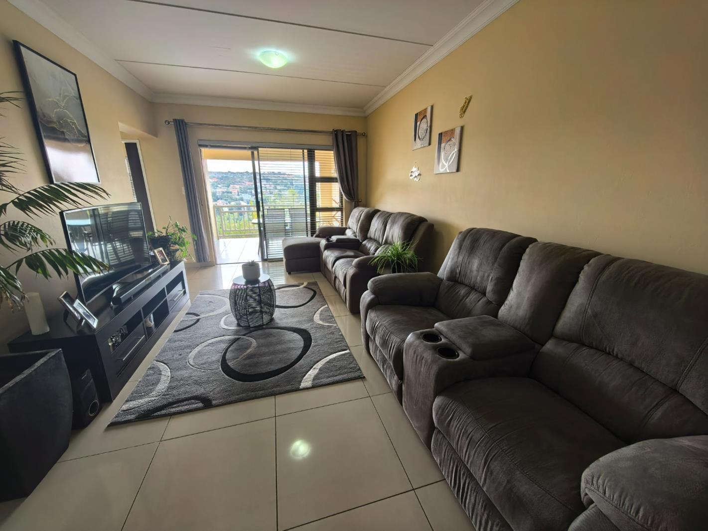 3 Bedroom Apartment in Winchester Hills