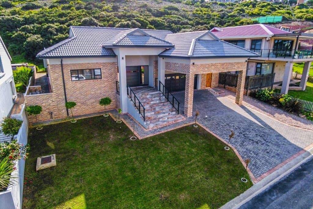 4 Bedroom House in Dana Bay