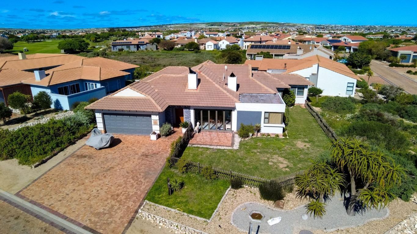 4 Bedroom House in Langebaan Country Estate