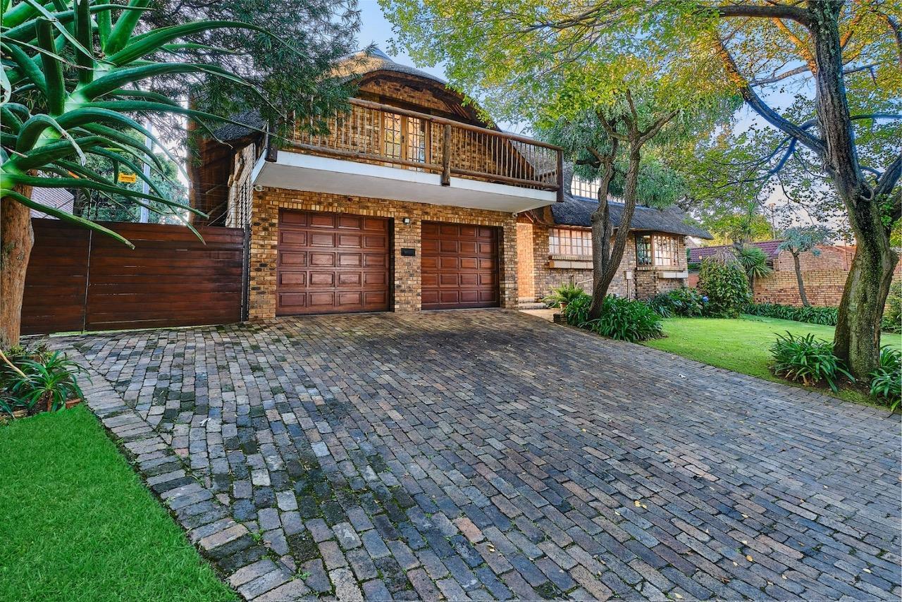 4 Bedroom House in Weltevreden Park