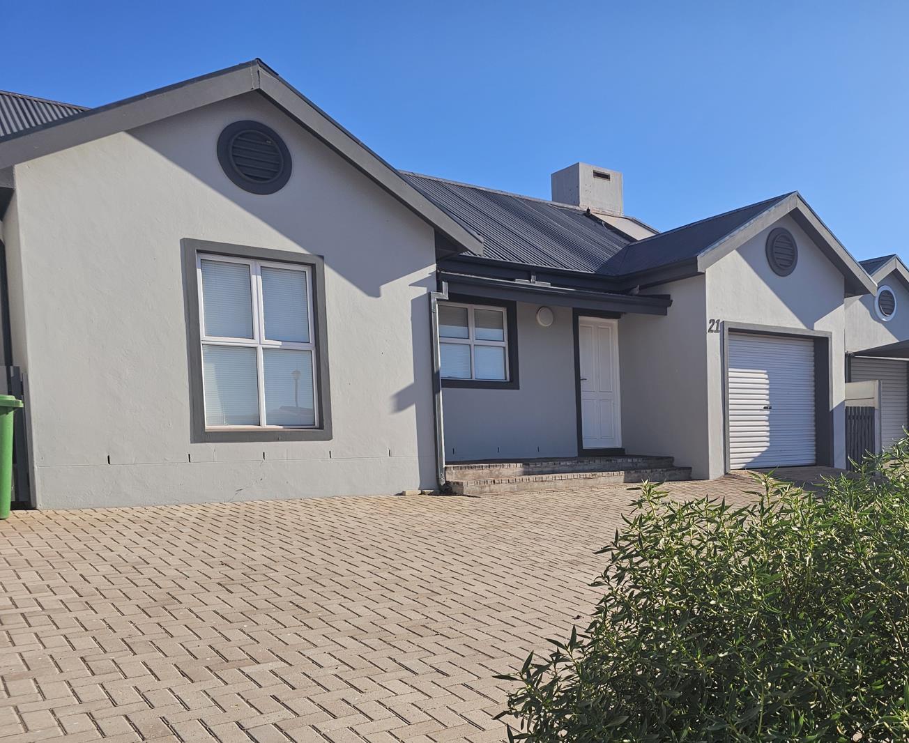 2 Bedroom House in Vredenburg
