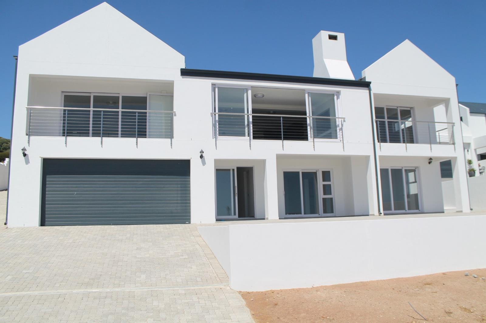 4 Bedroom House in Da Gama Bay